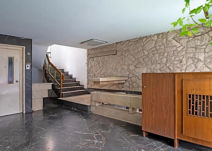 Entire Apt, 3Rd Floor, 1 Bedroom, With Balcony